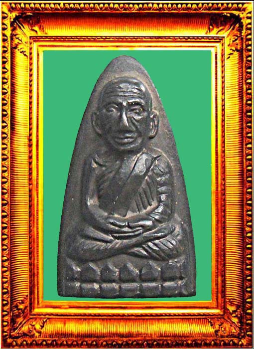 หลวงปู่ทวดหลังหนังสือพิมพ์ใหญ่วงเดือน องค์ที่ 2