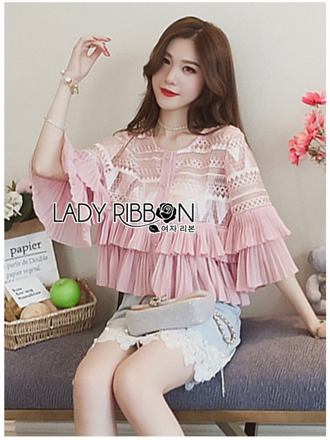 เสื้อผ้าลูกไม้และผ้าพลีตตกแต่งเลเยอร์สไตล์วินเทจ