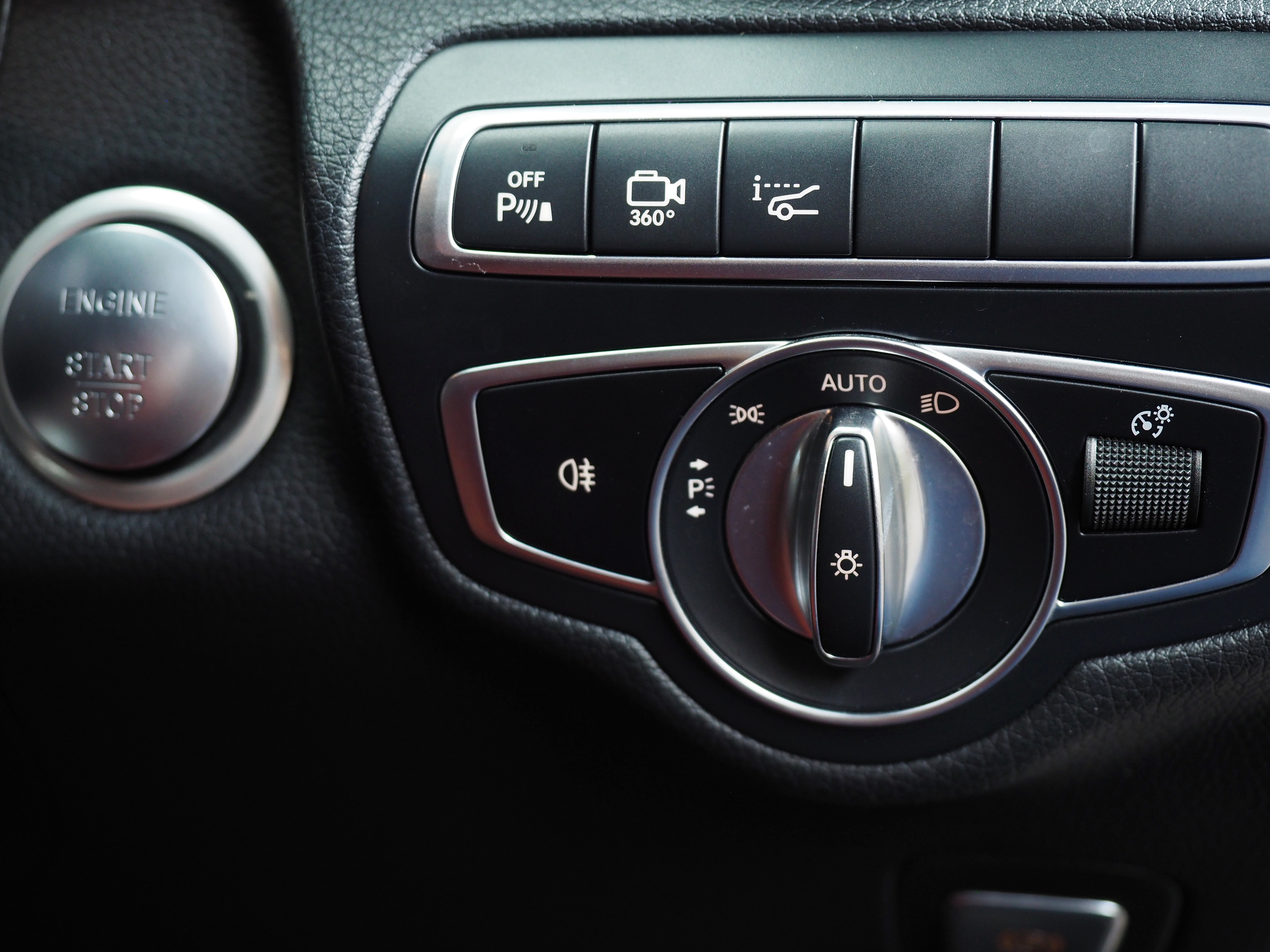 จองแล้ว GLC250 AMG Coupe 4Matic W253