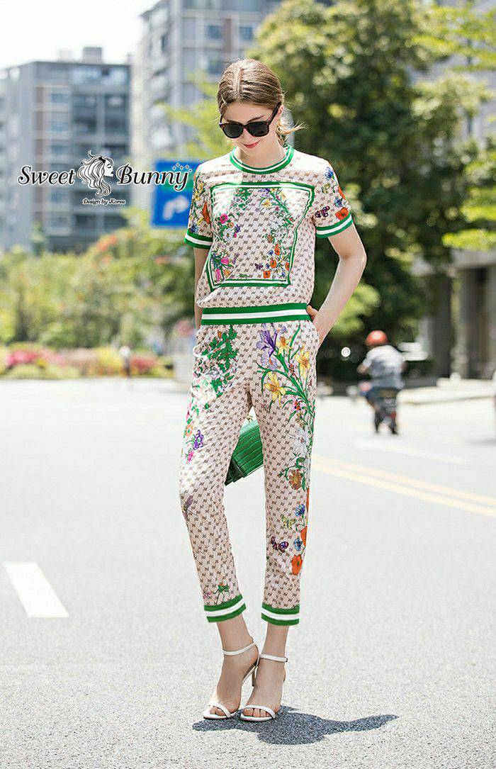 เสื้อคอกลมแขนสั้น ขอบเขียวขาว