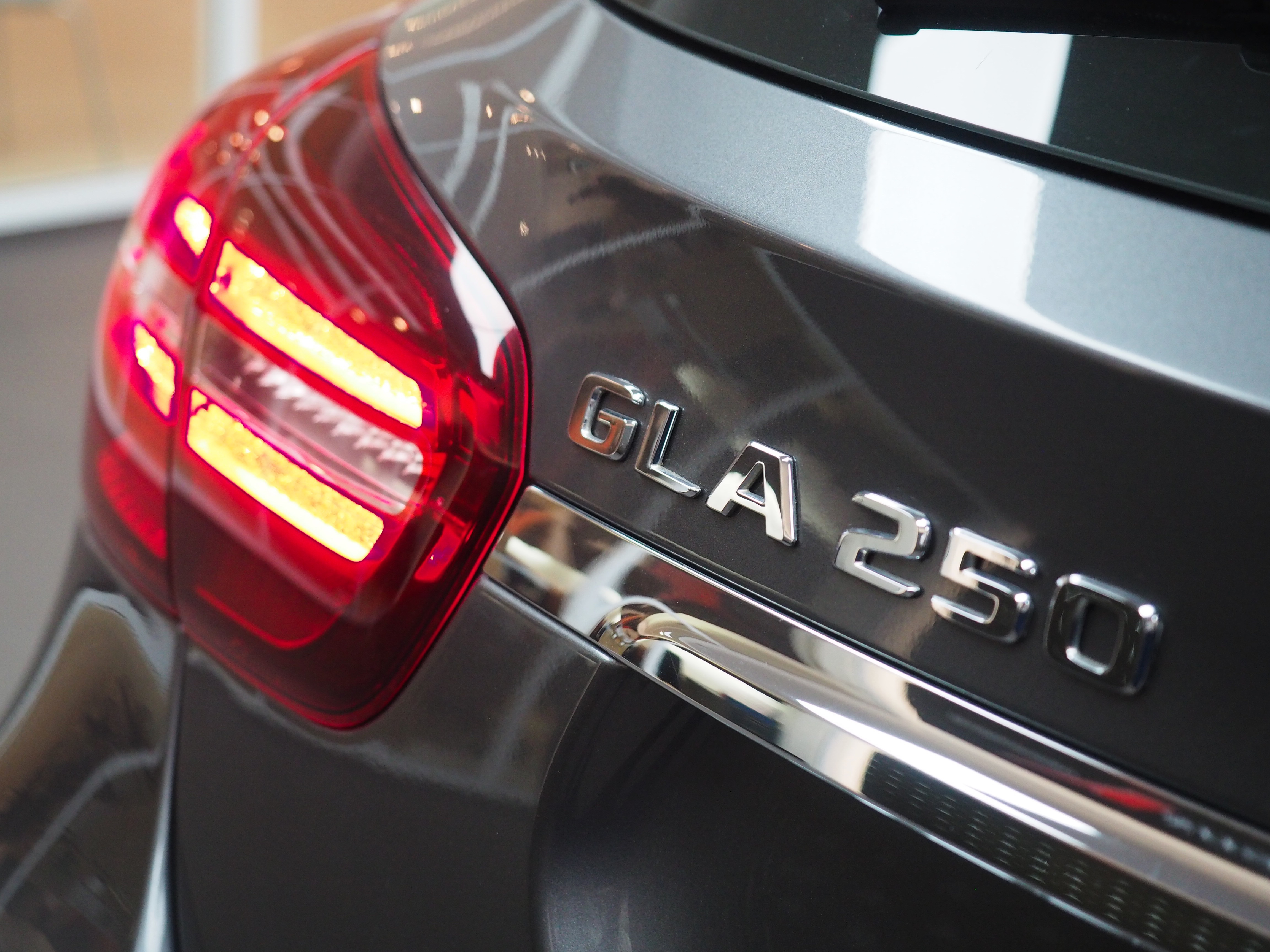 จองแล้ว GLA250 AMG Dynamic W156