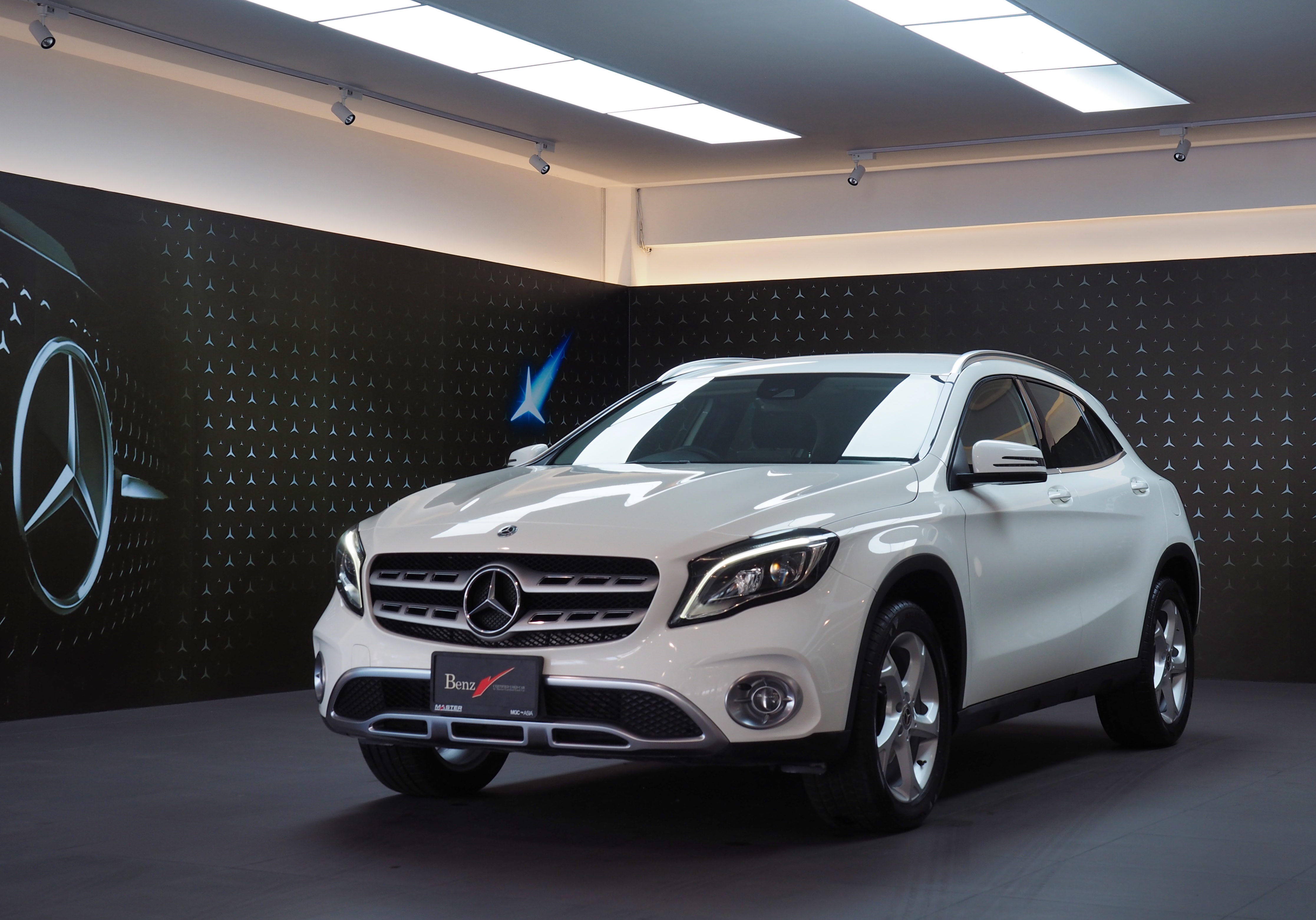 จองแล้ว GLA200 Urban W156