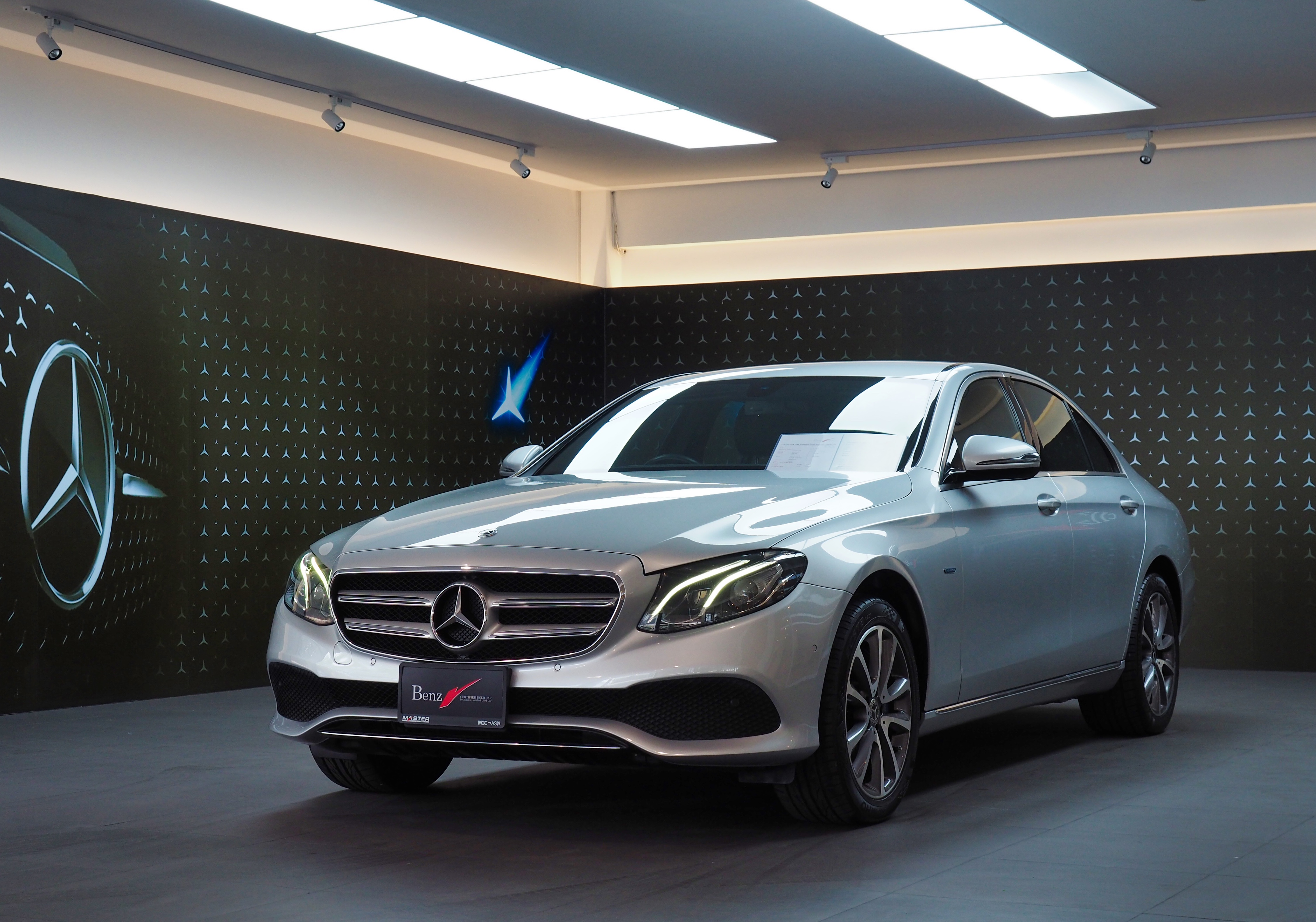 จองแล้ว E350e Avantgarde Plug In Hybrid W213