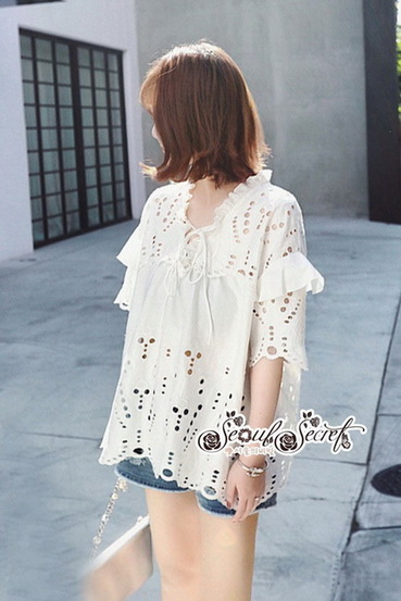 เสื้อผ้าทรงคอวีลึกมีเชือกผูกโบว์