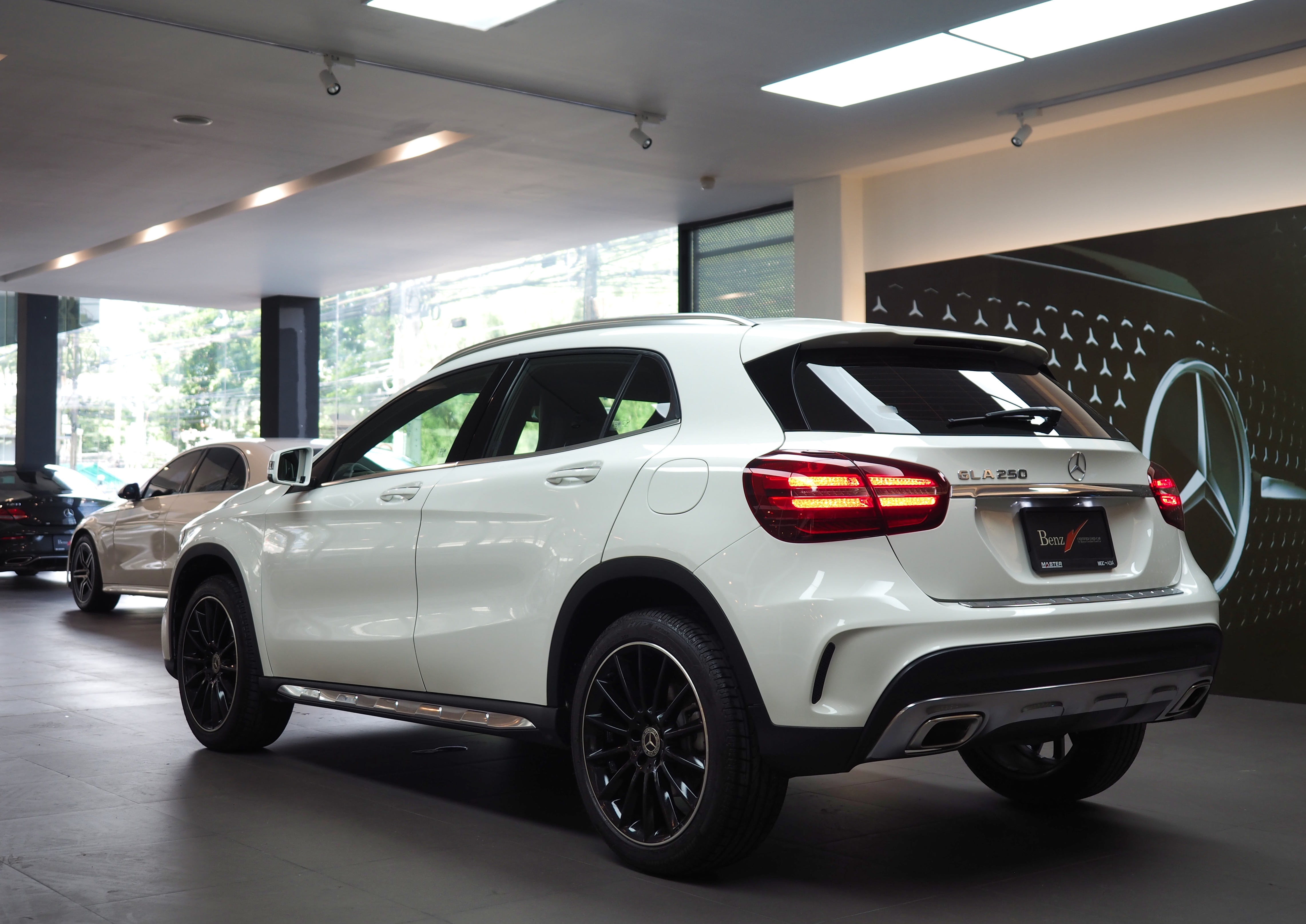 จองแล้ว GLA250 AMG Dynamic W156