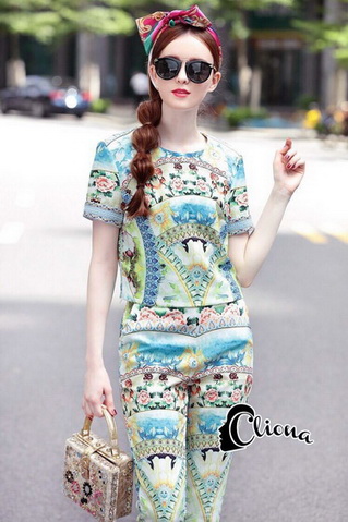 เสื้อแขนสั้นคอกลมกางเกงขายาว