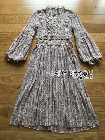 Beige Lace Dress เดรสผ้าลูกไม้สีเบจสไตล์วินเทจ