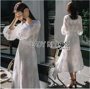 เดรสยาวผ้าเครปและลูกไม้สีขาวสไตล์วินเทจ