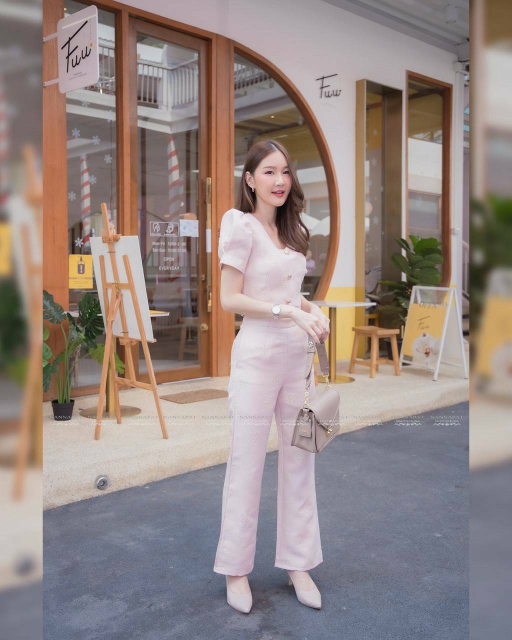 ผ้าทอลายกุหลาบ มีเทรคเชอร์