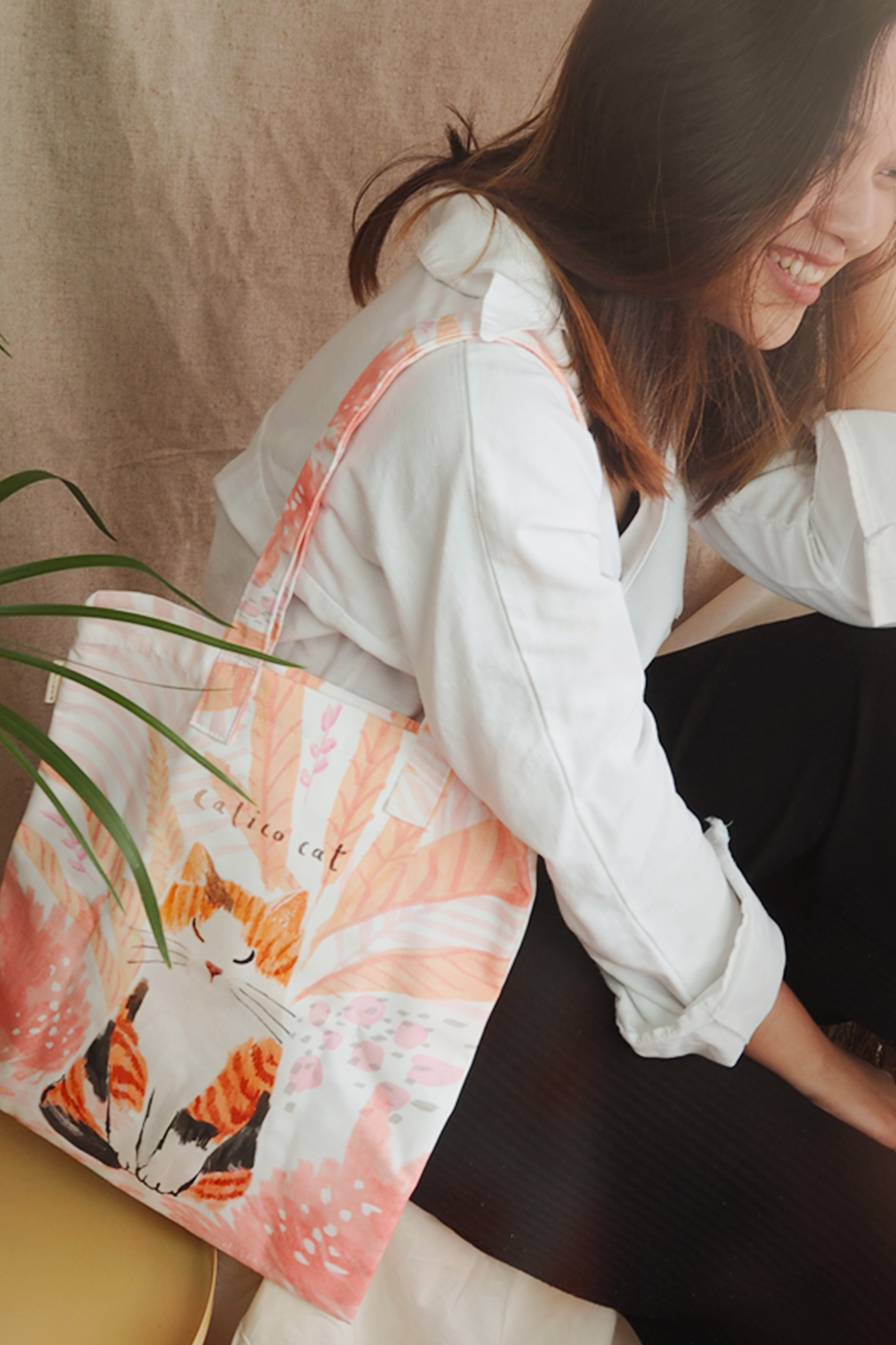 กระเป๋าลายแมวต้นไม้ส้ม Tote cat in autumn