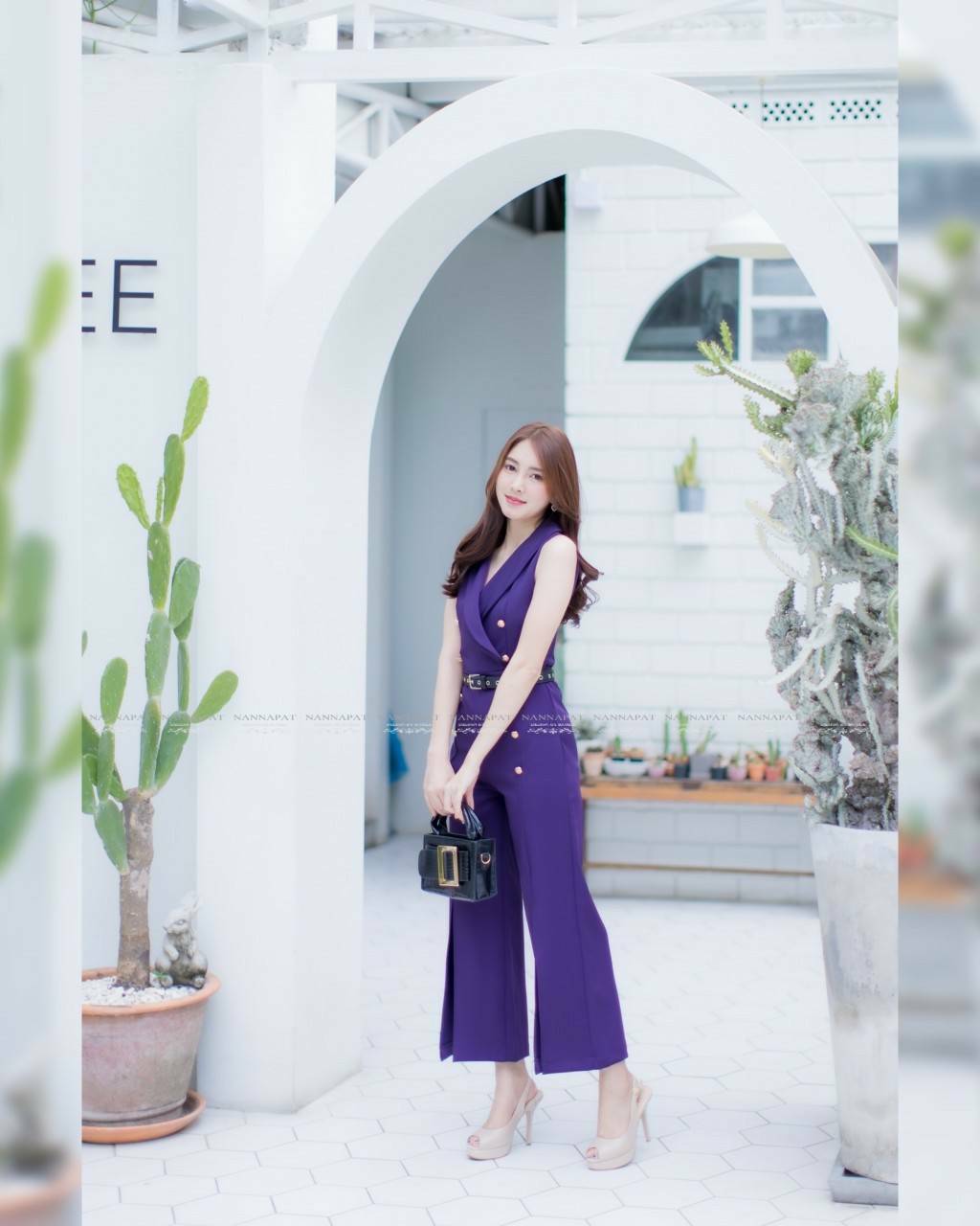 จั้มสูทแต่งกระดุมกางเกงผ่าหน้า