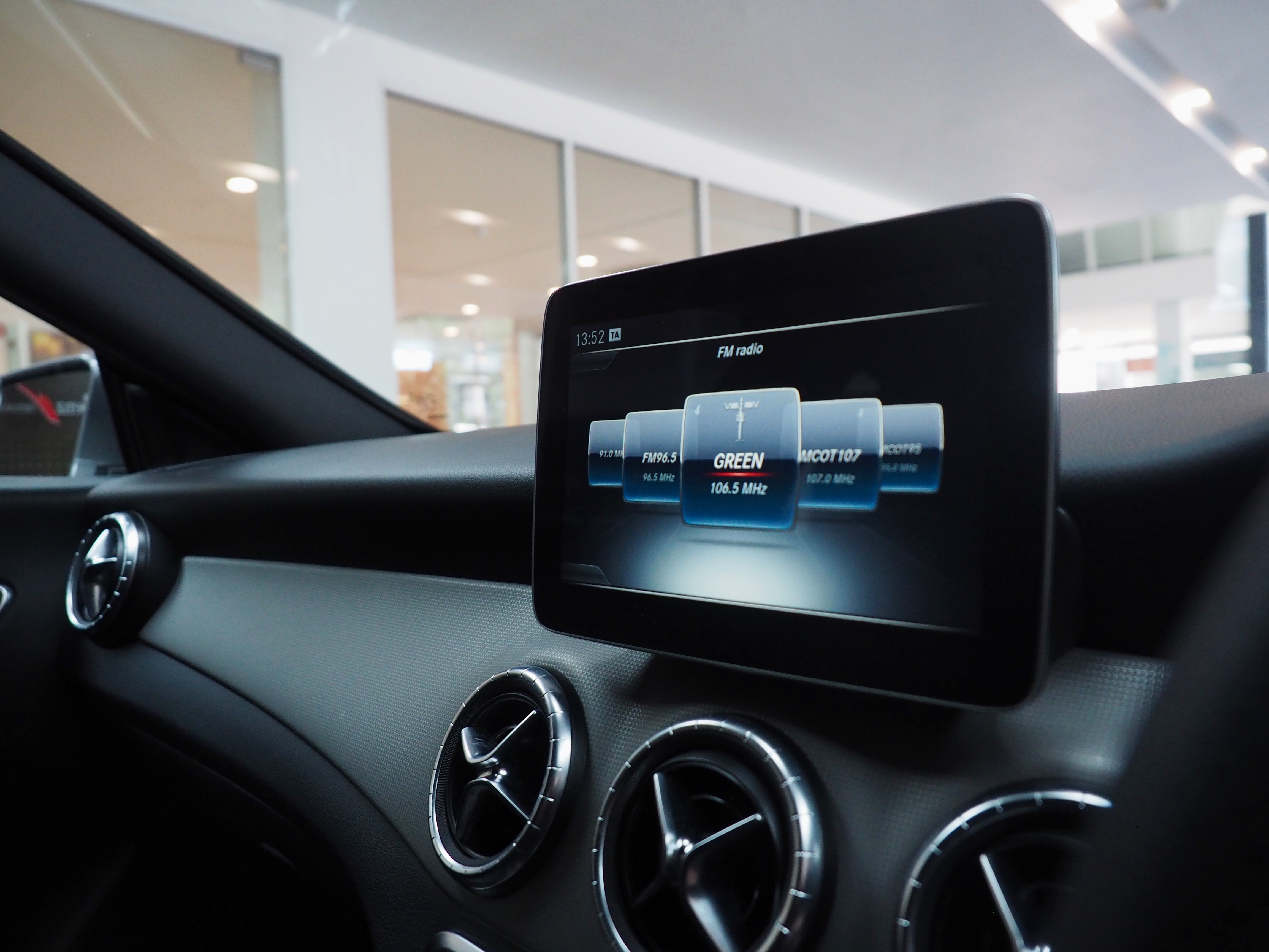 จองแล้ว CLA200 Urban W117