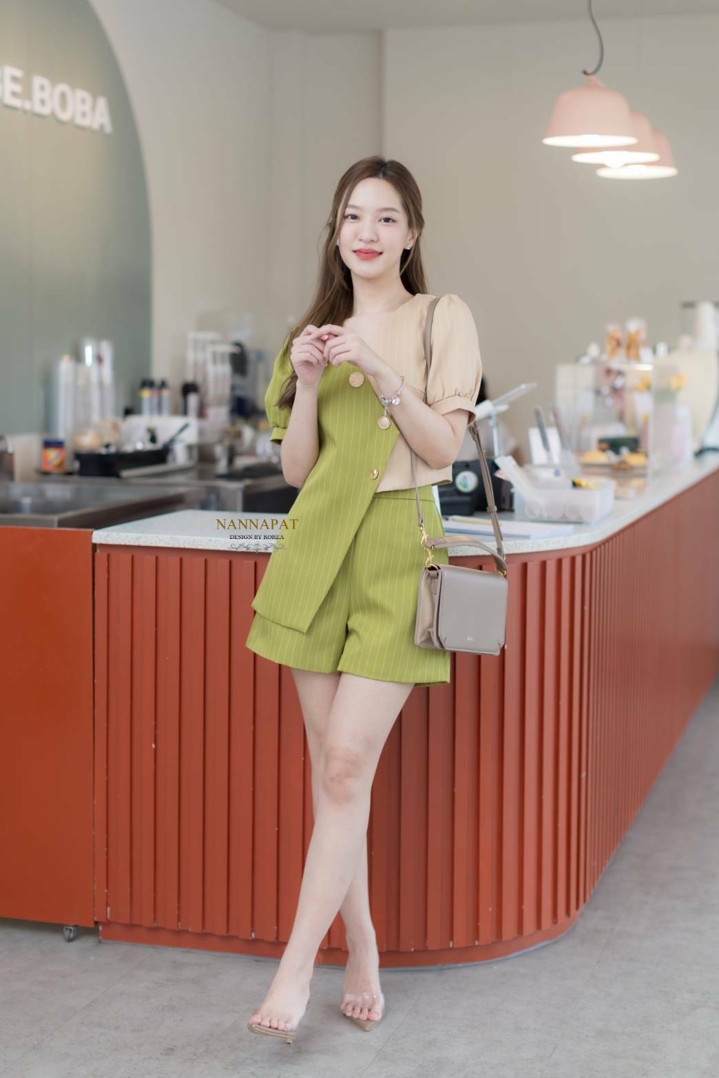 เสื้อกระดุมหน้า ดีไซน์ชายเสื้อสั้น-ยาว