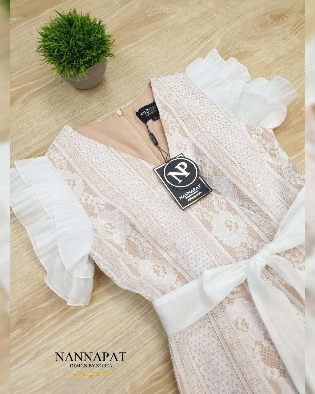 จั้มสูทซิปหลัง แต่งแขนระบาบ