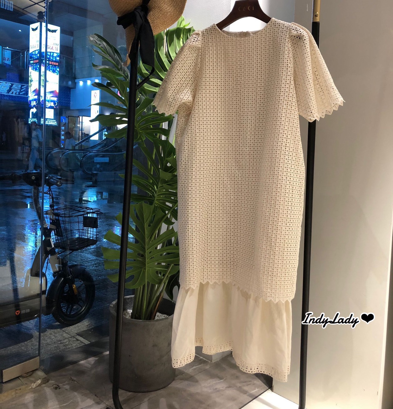 Dress งานลูกไม้ สีครีม