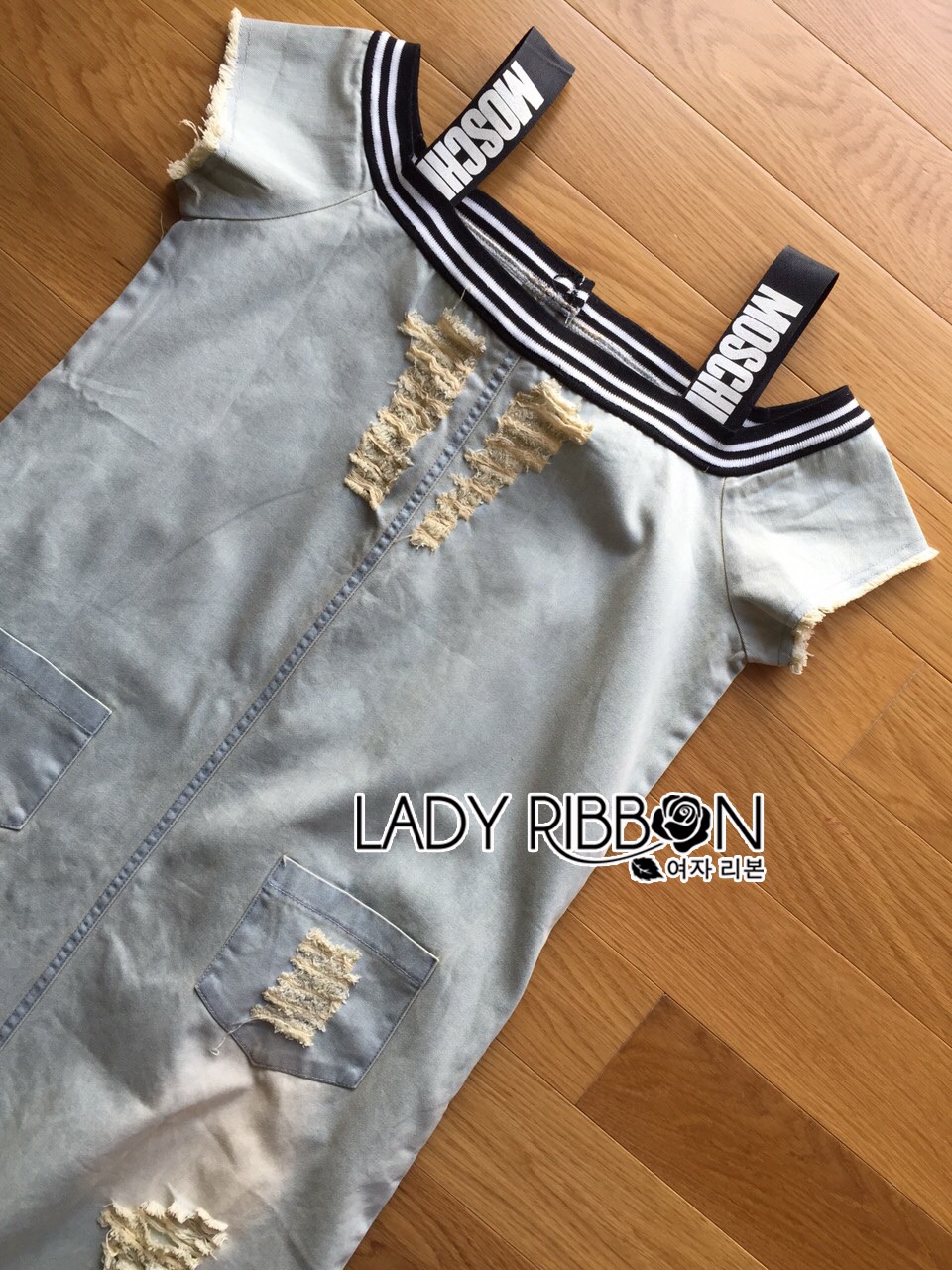 Lady Ribbon's Made 🎀 เสื้อผ้า lady ribbon ราคาส่งMoschino Street Style Off-Shoulder Washed Denim Dress ส่งเดรสสายหนา