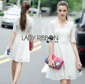 Lady Ribbon Online ขายส่งเสื้อผ้าออนไลน์ ขายส่งของแท้พร้อมส่ง Lady Ribbon LR18250716 🎀 Lady Ribbon's Made 🎀 Lady Catrina Classic White Laser-Cut and Embroidered Cotton Dress