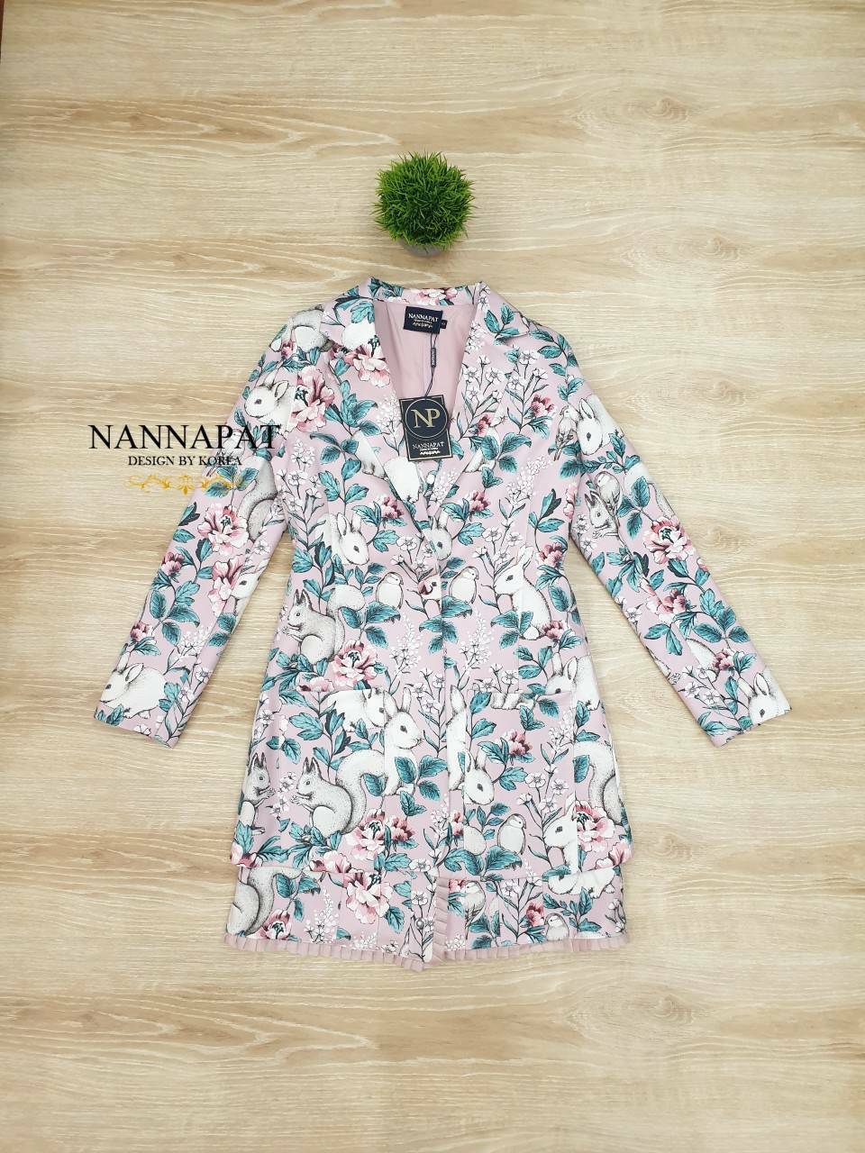 เสื้อสูทคลุมแขนยาวมีกระเป๋าสองข้าง