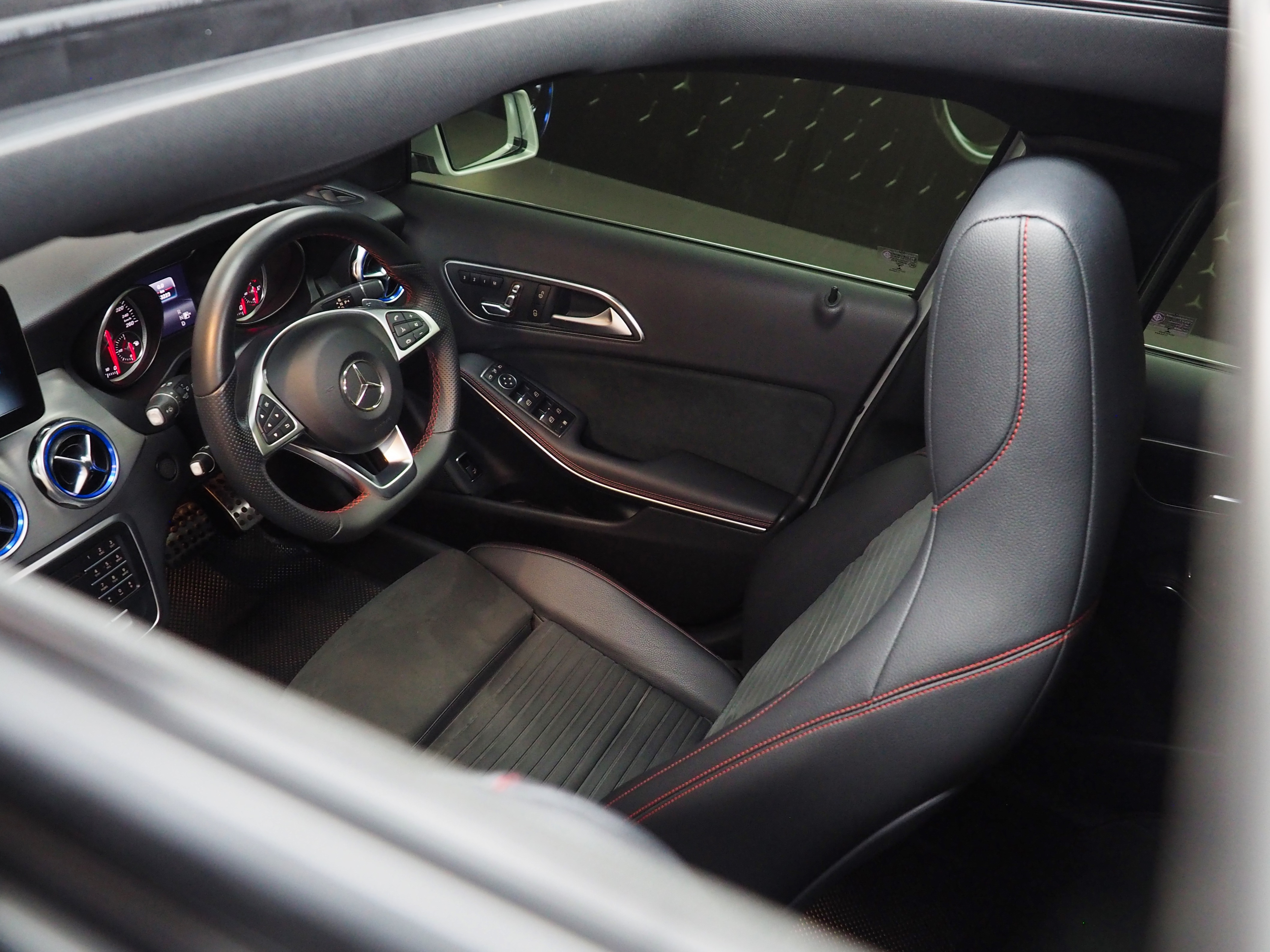 จองแล้ว GLA250 AMG Dynamic W156