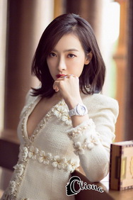 ชุดขาวไข่มุขเสื้อคลุมหรู