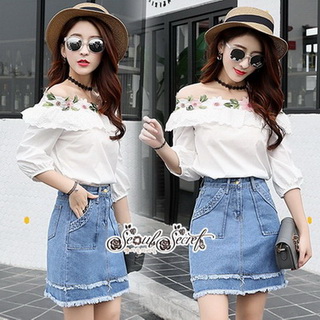 เสื้อทรงเปิดไหล่เสื้อโทนสีขาว