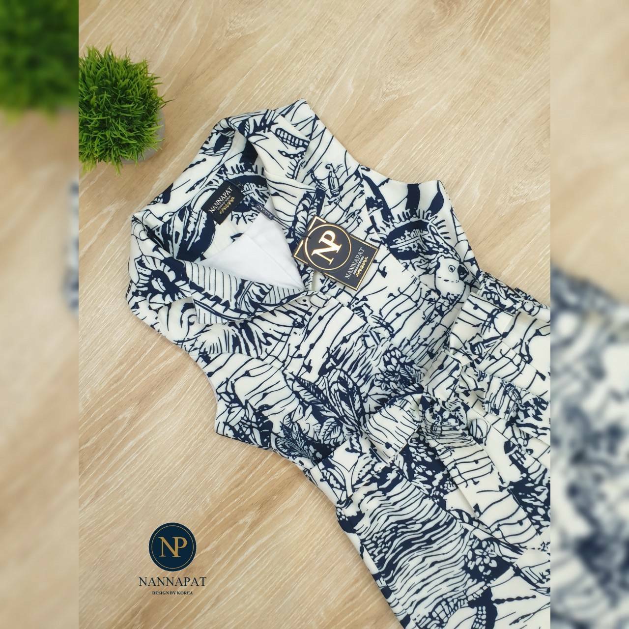 เสื้อแขนกุดหระดุมหน้า กางเกงขาบาน