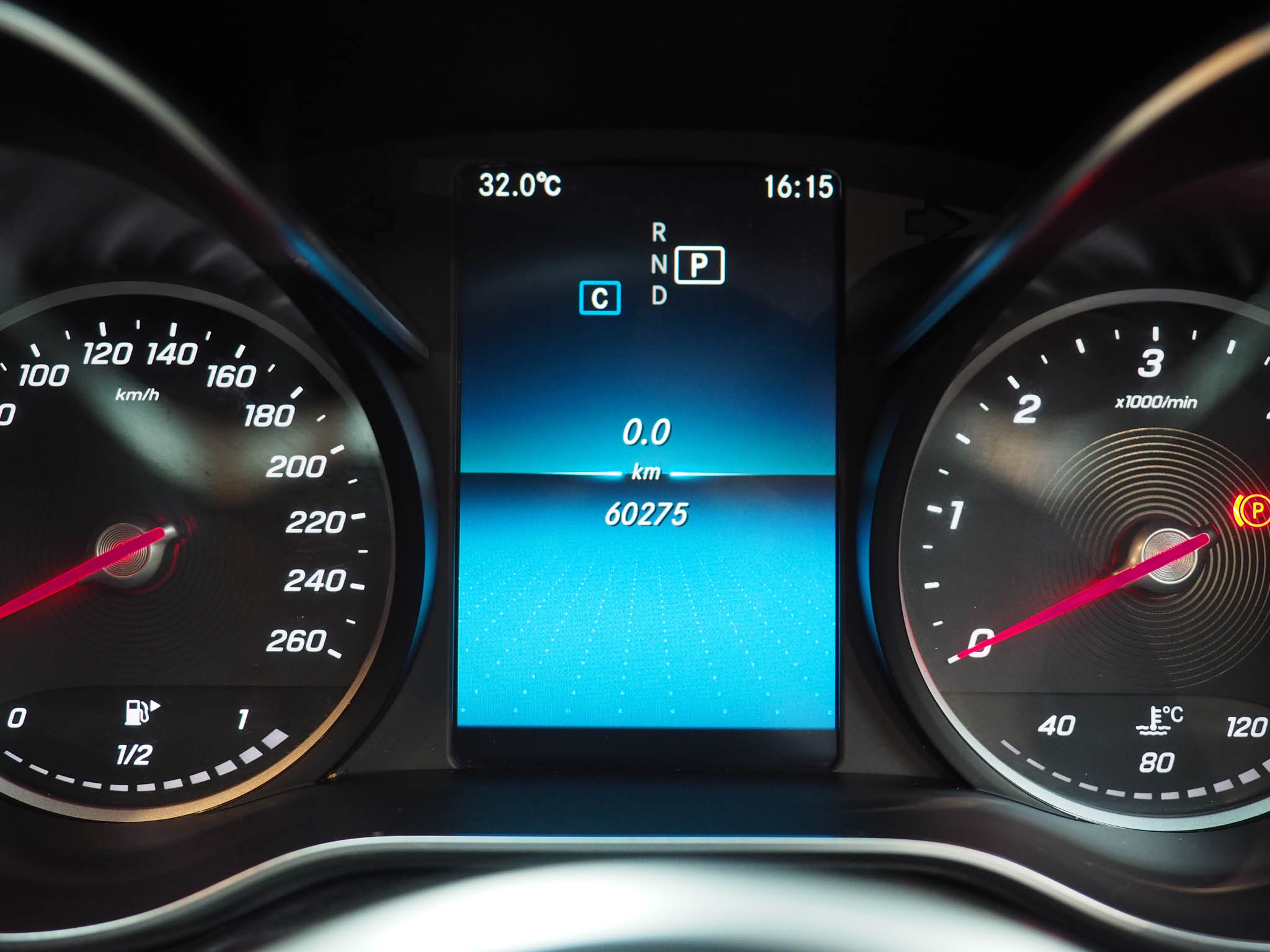 จองแล้ว C220d Avantgarde W205