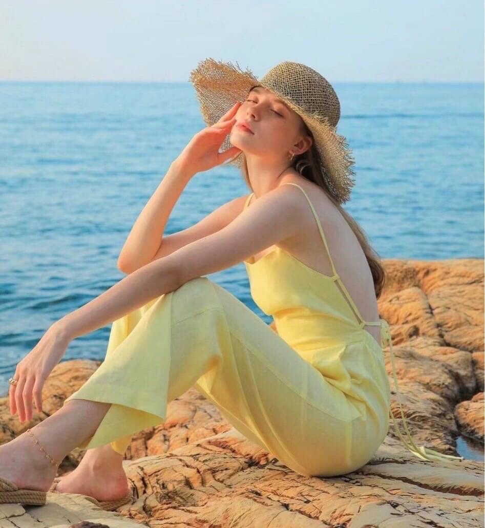 จั้มสูทขายาวสีเหลือง