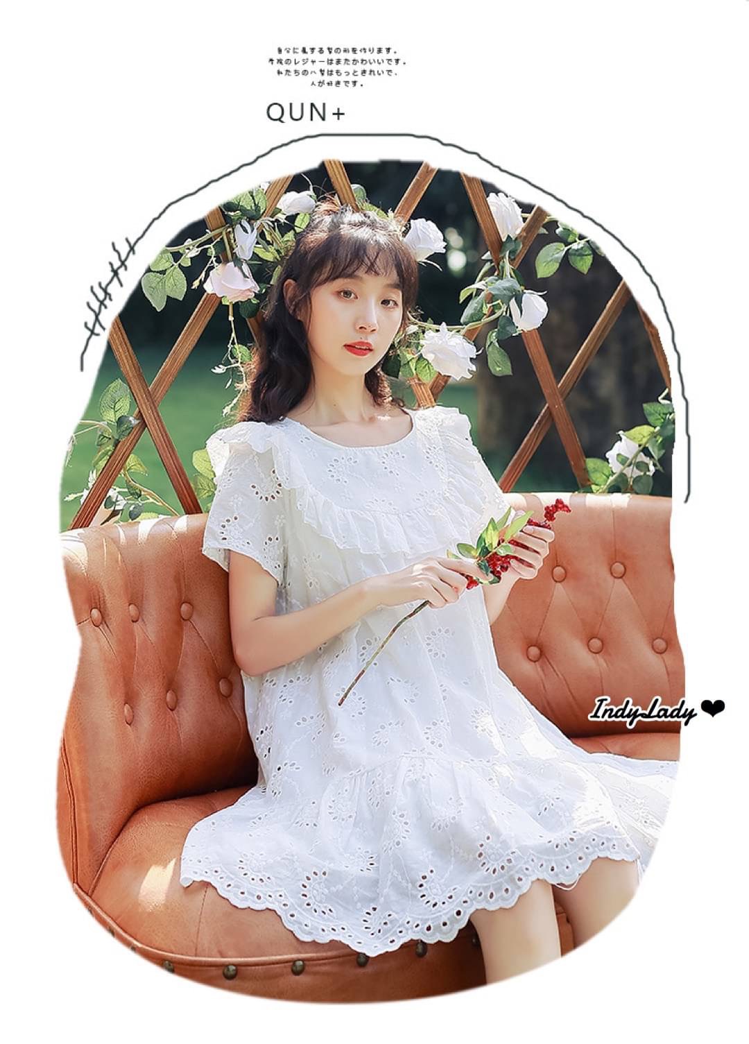 Dress ลูกไม้สีขาว แขนสั้น