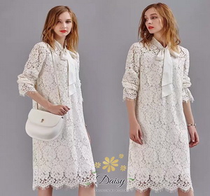 Daisy ชุดเดรสผ้าลูกไม้แขนจั๊ม