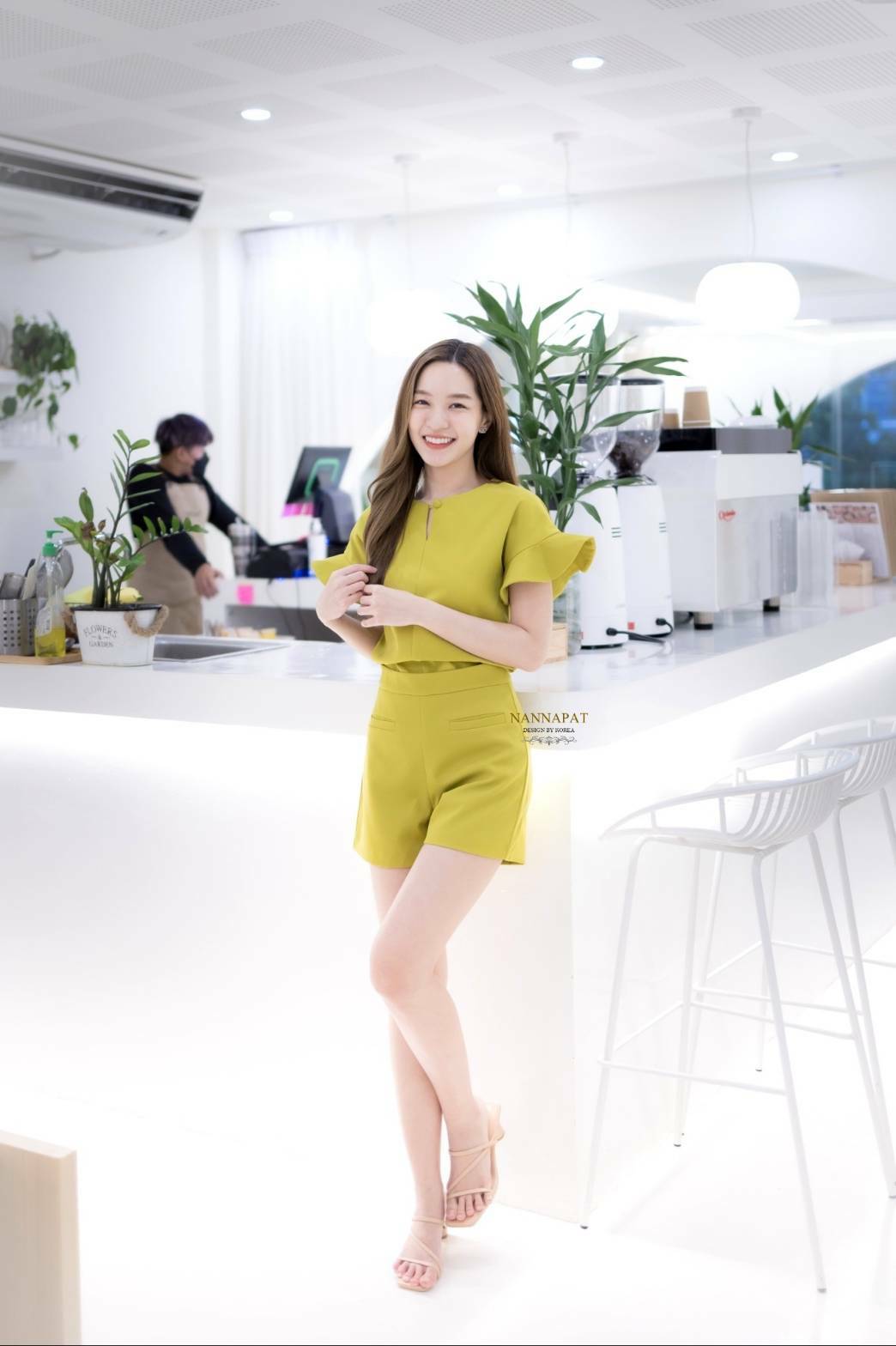 เสื้อซิปข้าง แต่งกระดุมคอ สีเหลือง