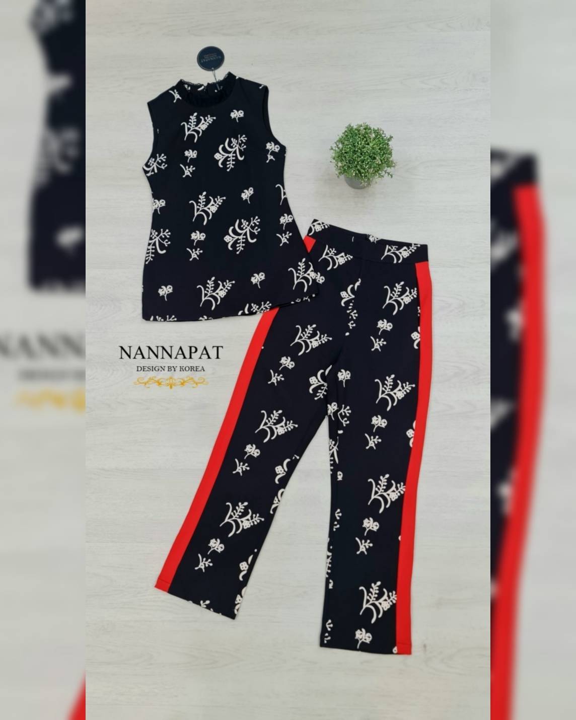 เสื้อแขนกุดซิปหลัง แต่งคอ กางเทรงสวย