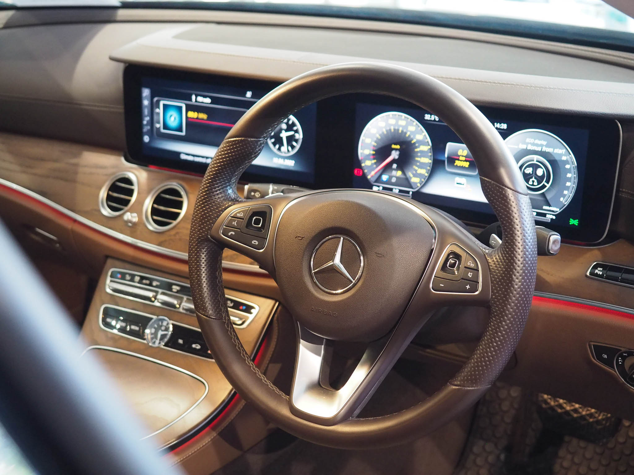 จองแล้ว E350e Exclusive Plug In Hybrid W213