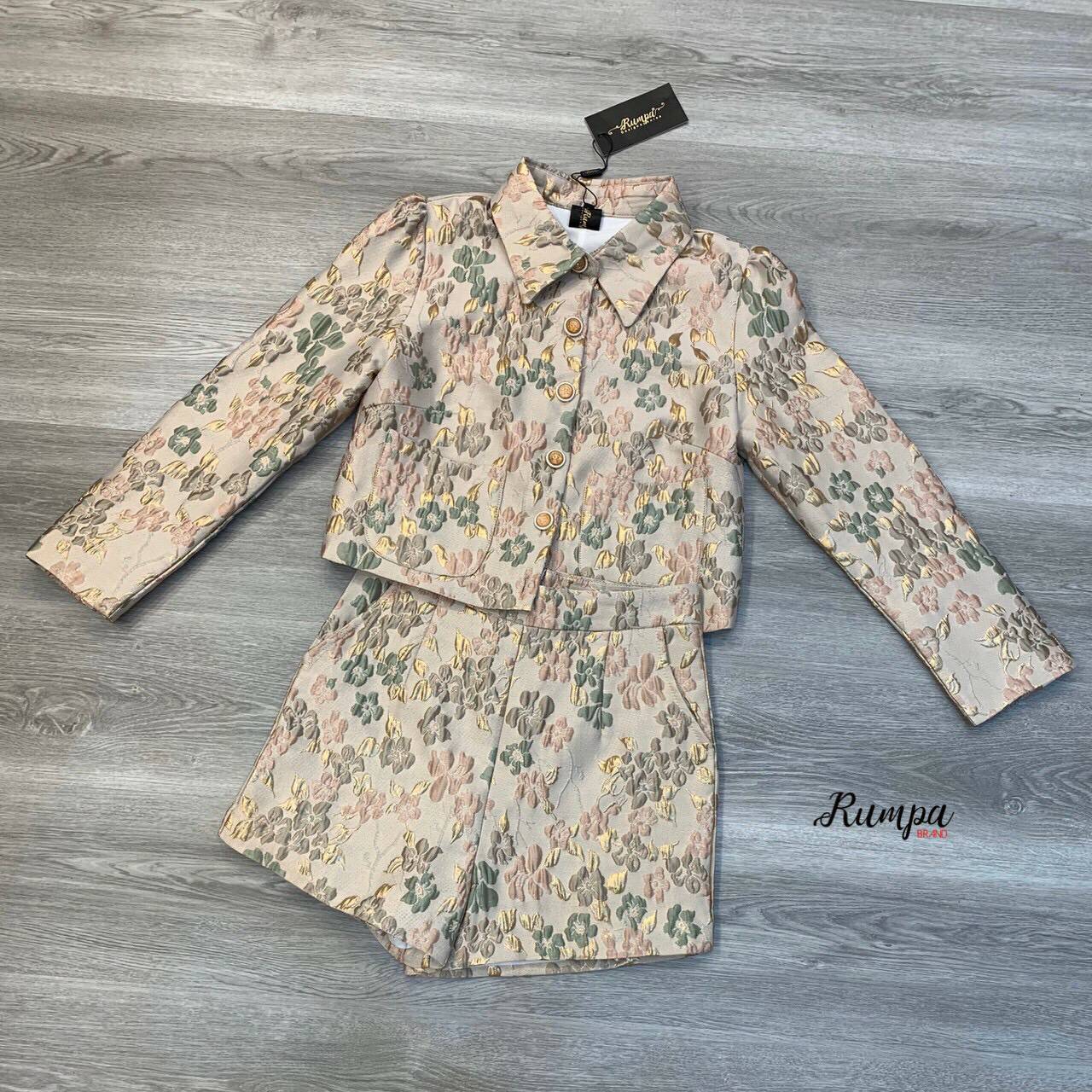 เสื้อมินิเบเซอร์กางเกงขาสั้น