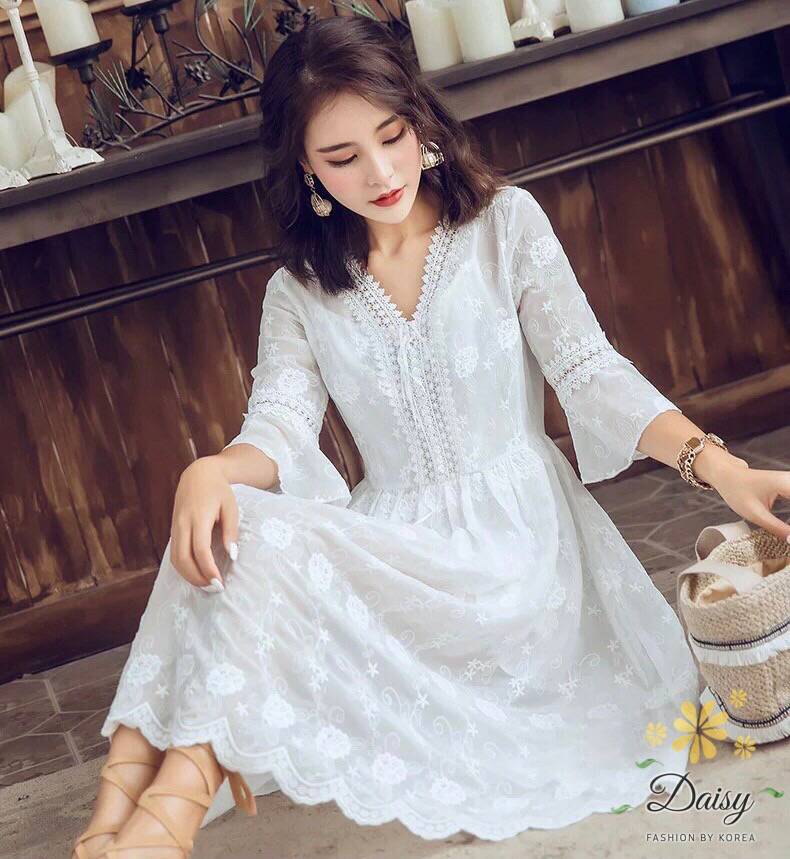 เดรสคอวีสีขาว ผ้าซีทรูปักลายดอกไม้