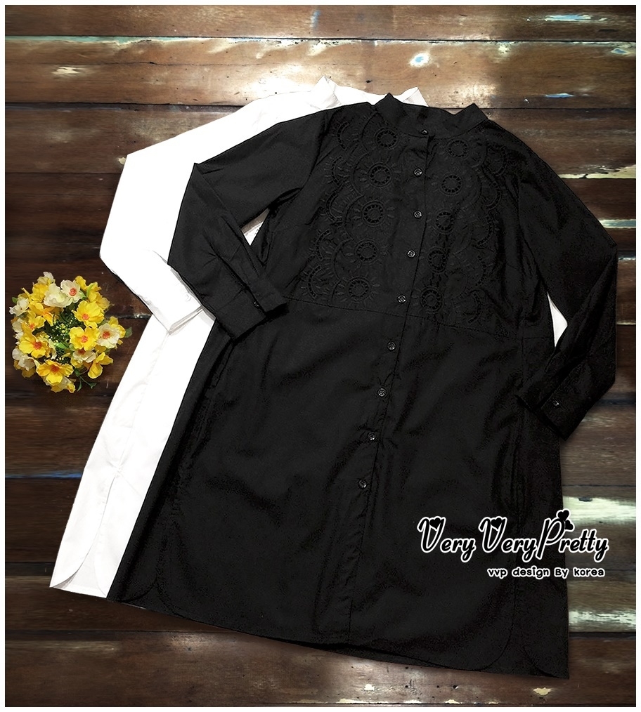 เสื้อเป็นเชิตคอกลมตั้งแขนยาว