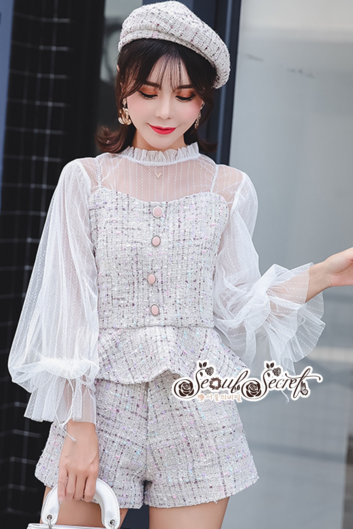 เซ็ทขาวเสื้อตัวในทรงคอตั้งจับจีบทรงแขนพองๆ