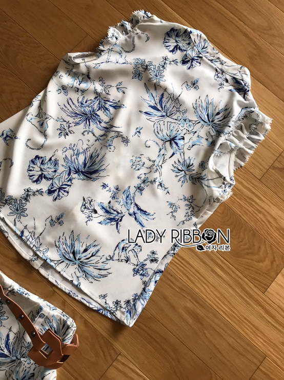 เซ็ตแขนกุดตกแต่งระบายและกางเกงขาสั้นสีขาว