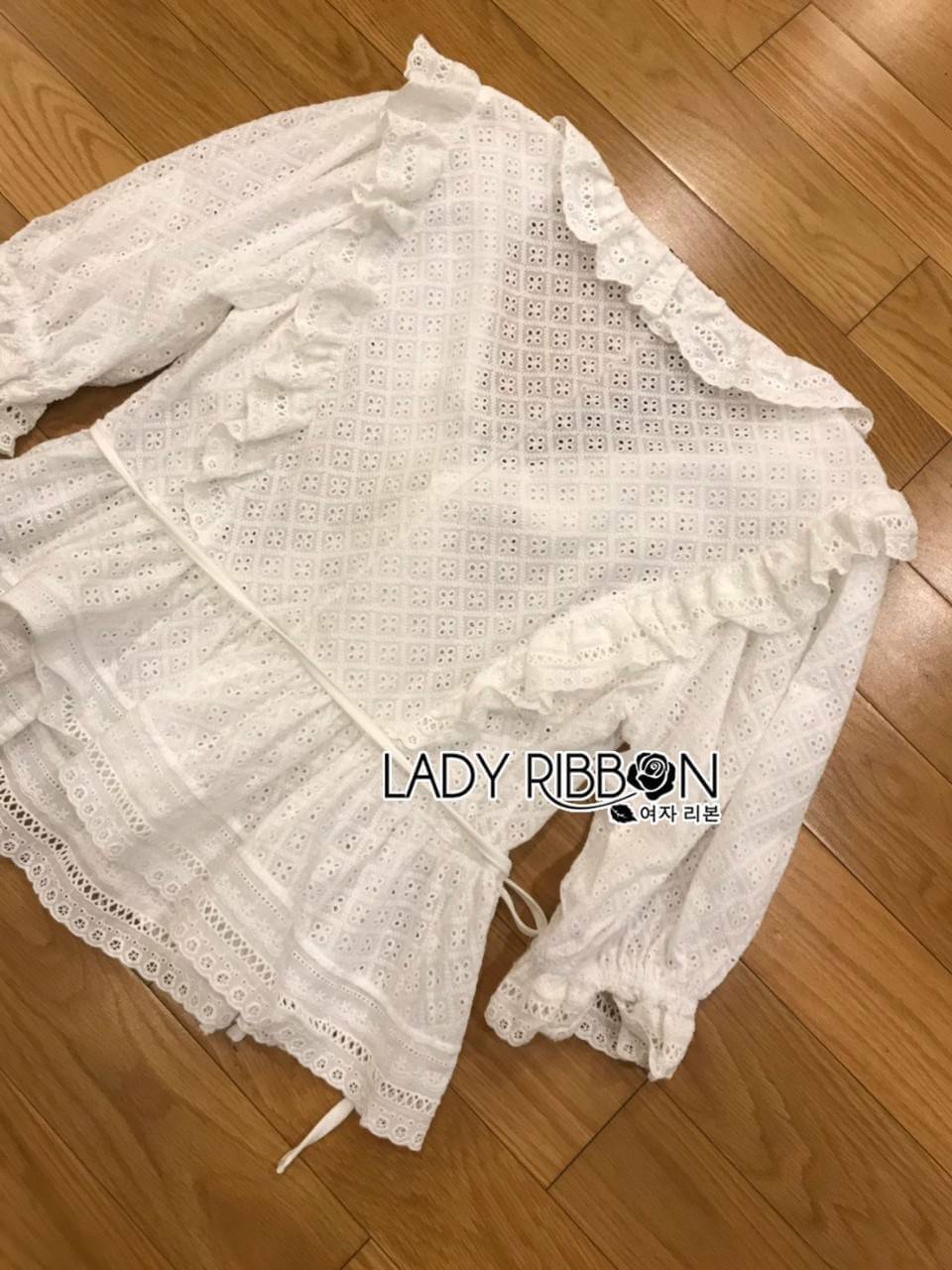 เสื้อผ้าคอตตอนฉลุลายตกแต่งระบายและริบบิ้น