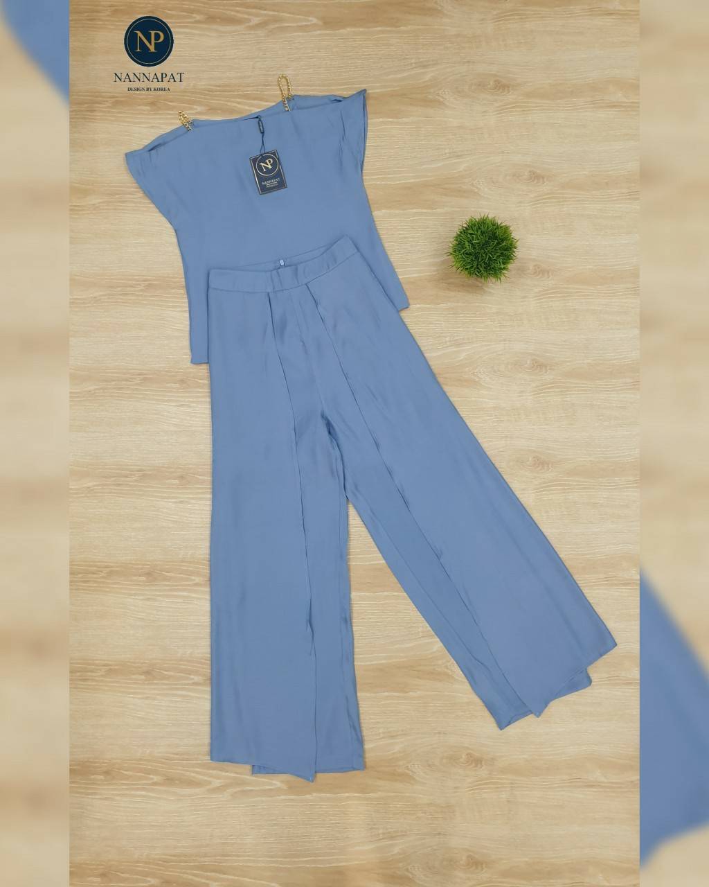 เสื้อสวมหัวไหล่โซ่ต่างระดับกางเกงขายาว