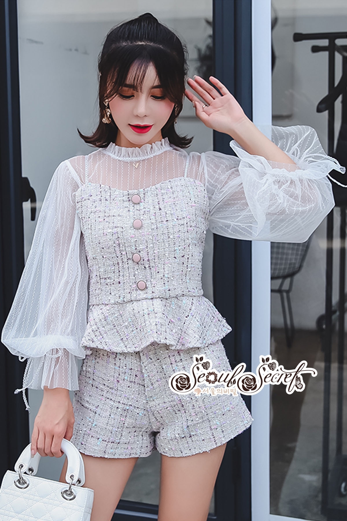 เซ็ทขาวเสื้อตัวในทรงคอตั้งจับจีบทรงแขนพองๆ