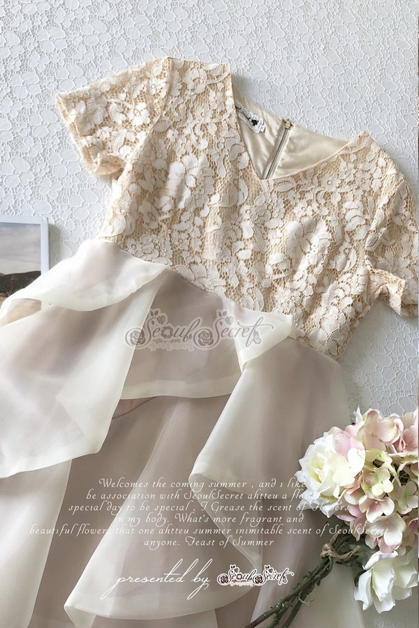 มินิเดรสลุคสาวเกาหลี รุ่นนี้เป็นเดรสทรงคอวี