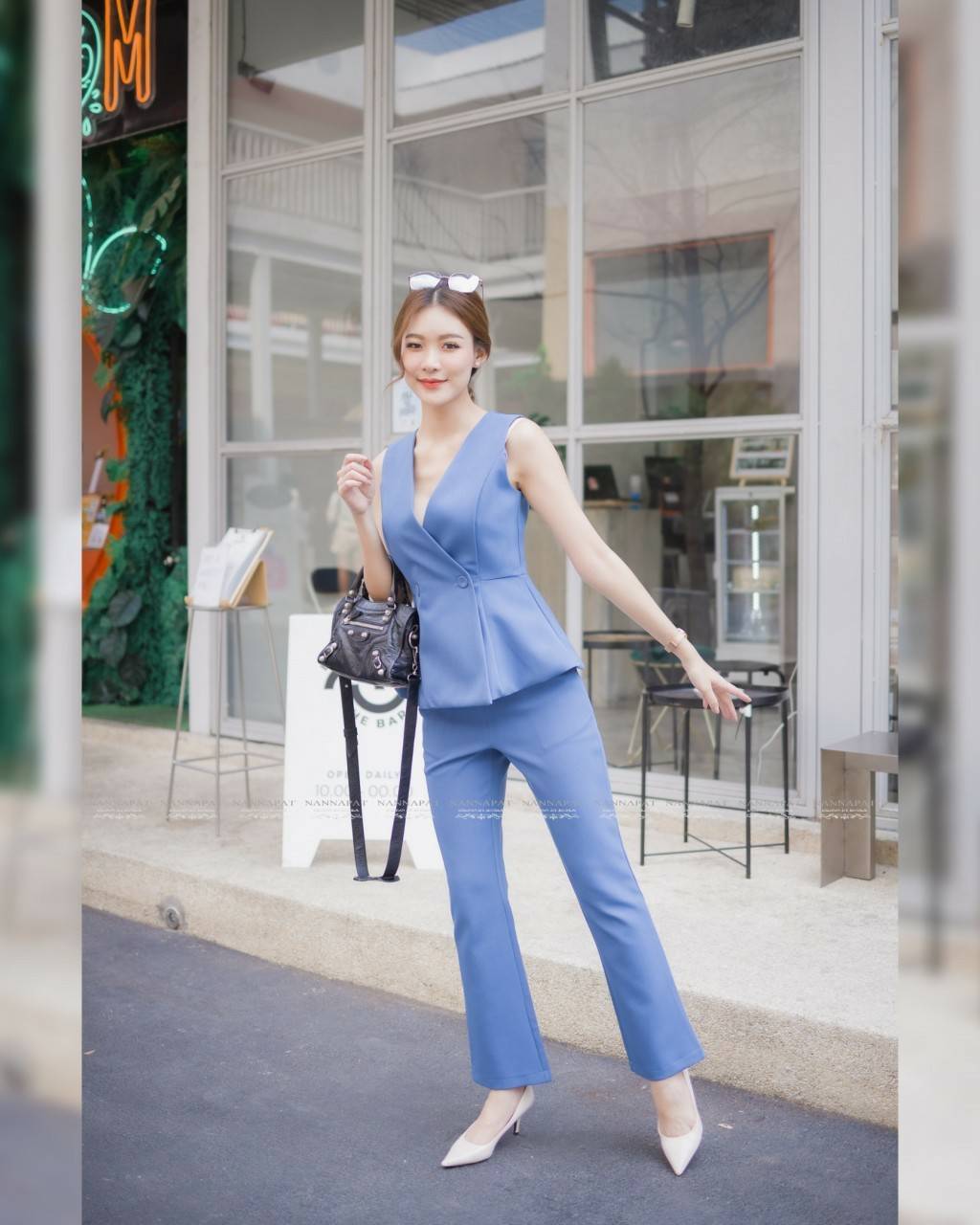 เสื้อแขนกุดกระดุมหน้า กางเกงทรง