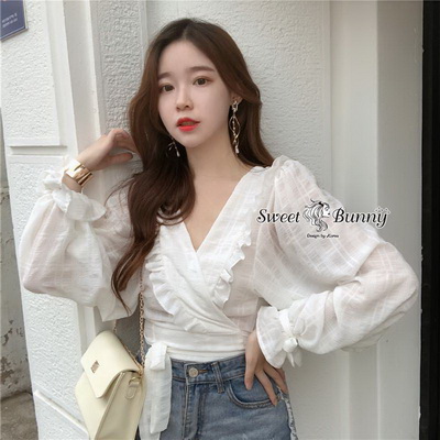 เสื้อทรงคอวีป้ายเฉียงข้างผูกโบว์ที่เอว ปกระบาย