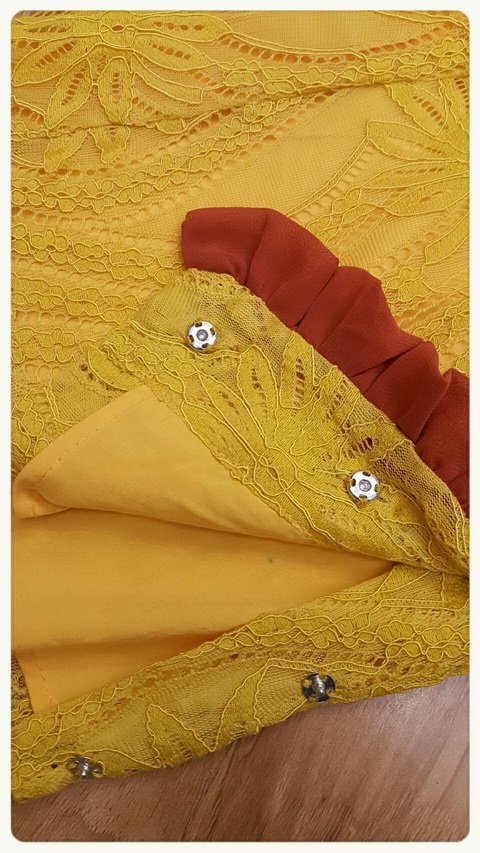 ผ้าลูกไม้ย้อมสีเหลืองสวย เสื้อคอปาดแขนสั้น คอเจาะห่วง