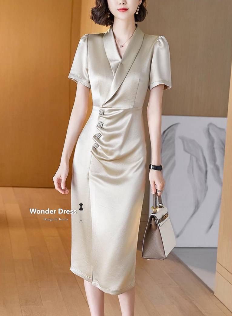 เดรสทรงสวยเนื้อผ้านุ่มลื่น
