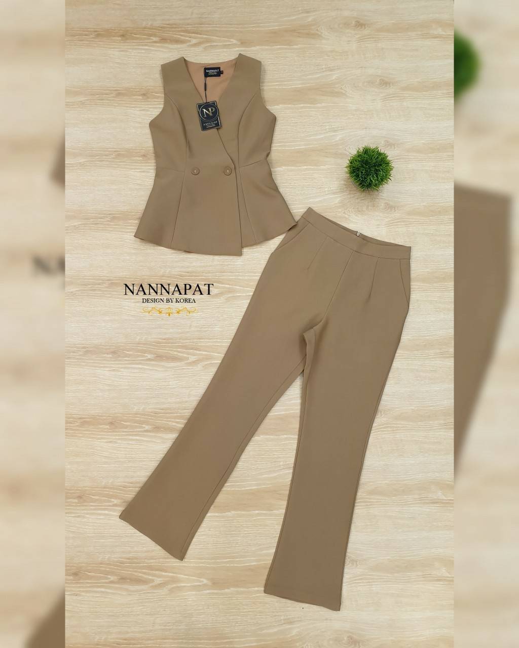 เสื้อแขนกุดกระดุมหน้ากางเกงทรงสวยเป๊ะ