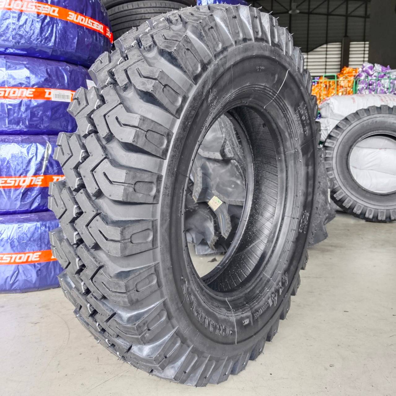 ยางรถบรรทุก ชนิดผ้าใบ ขนาด 7.00-15 รุ่น LTRL8 ชนิด TT ยี่ห้อ CHAMPION