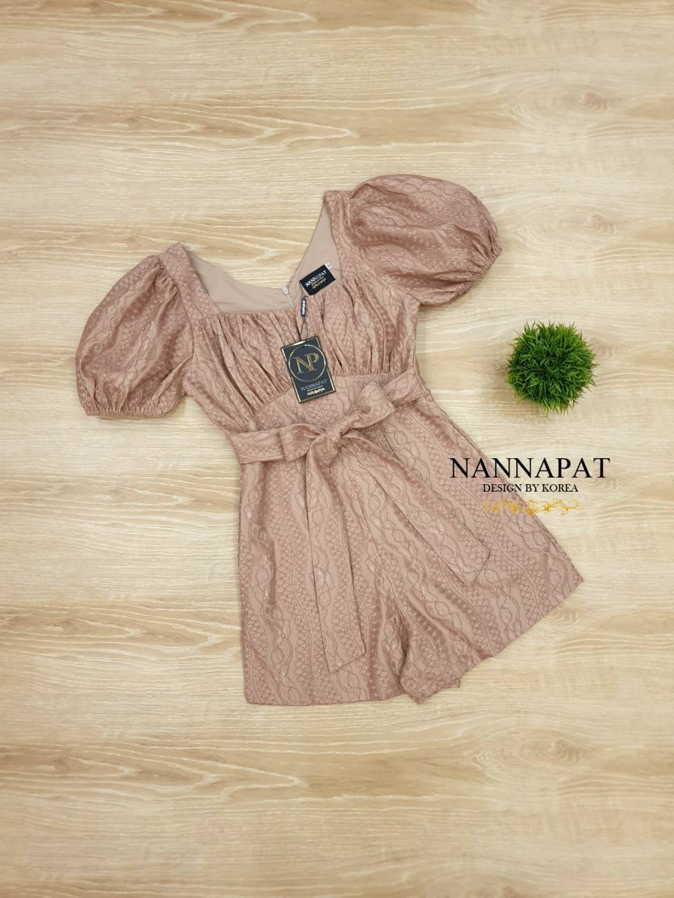 เพลสูทแขนพองน่ารัก ตัวกางเกงมีกระเป๋าข้าง