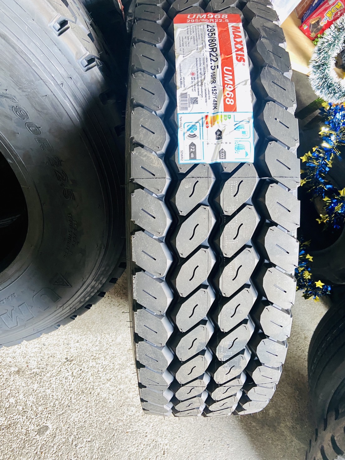 ยางรถบรรทุก เรเดียล ขนาด 295/80R22.5 รุ่น UM968 ชนิด TL 16PR ยี่ห้อ MAXXIS